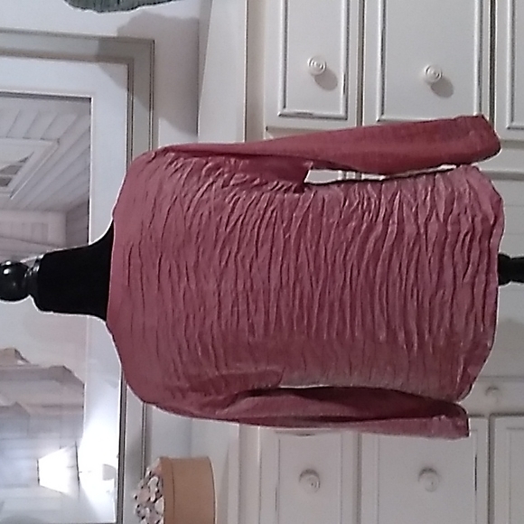 cut-loose dusty rose top with buttons - Picture 2 of 4